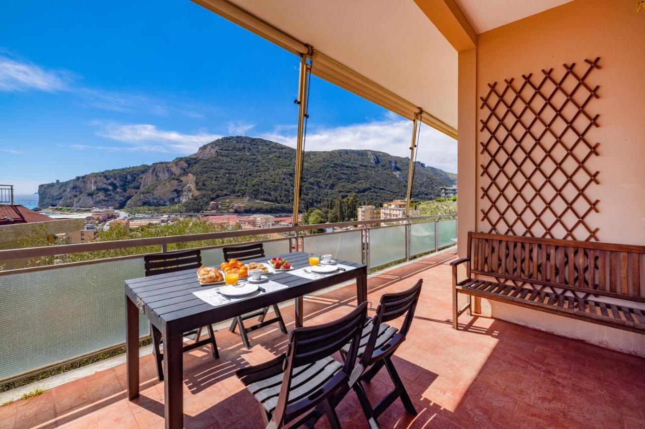 Casa Matilde - Appartamento Vista Mare - Con Posto Auto Finale Ligure Exterior foto