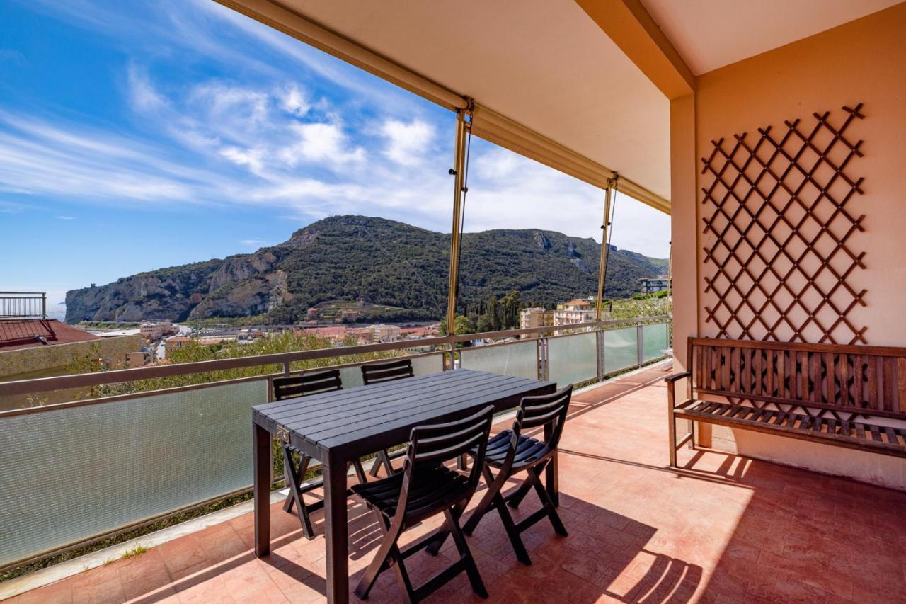 Casa Matilde - Appartamento Vista Mare - Con Posto Auto Finale Ligure Exterior foto