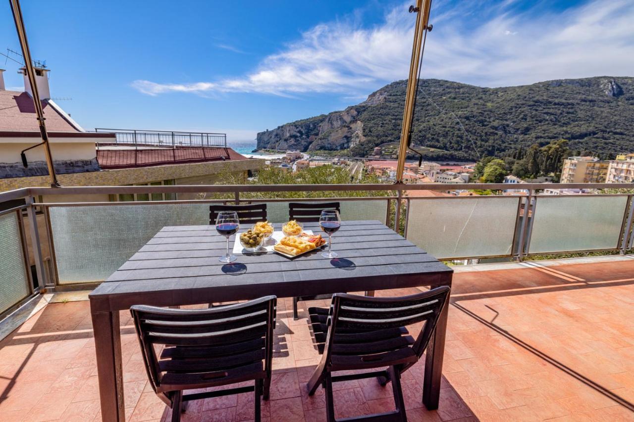Casa Matilde - Appartamento Vista Mare - Con Posto Auto Finale Ligure Exterior foto